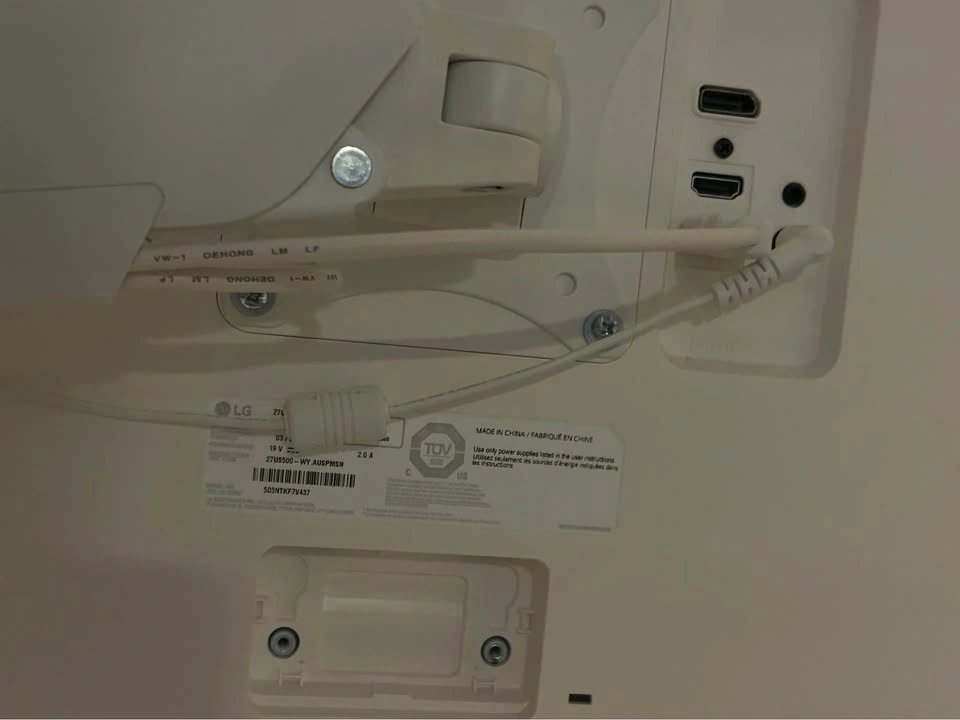 LG 4K 27-inch Monitor with free iPod - photo 3
