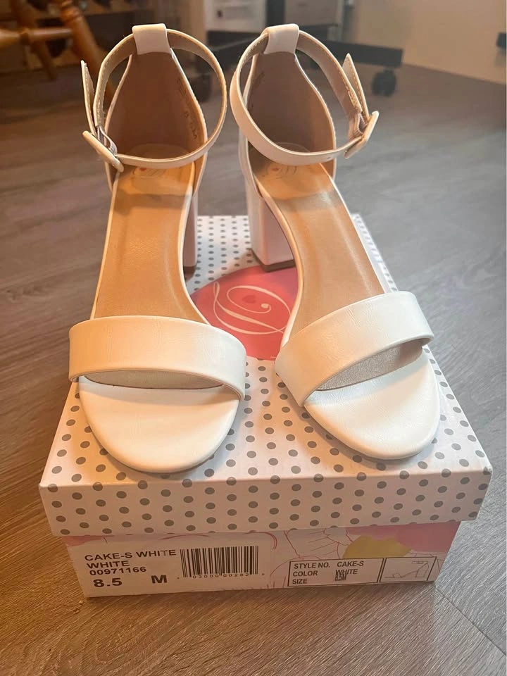 Size 8.5 - New White Block Heels - Pickup in Cochrane