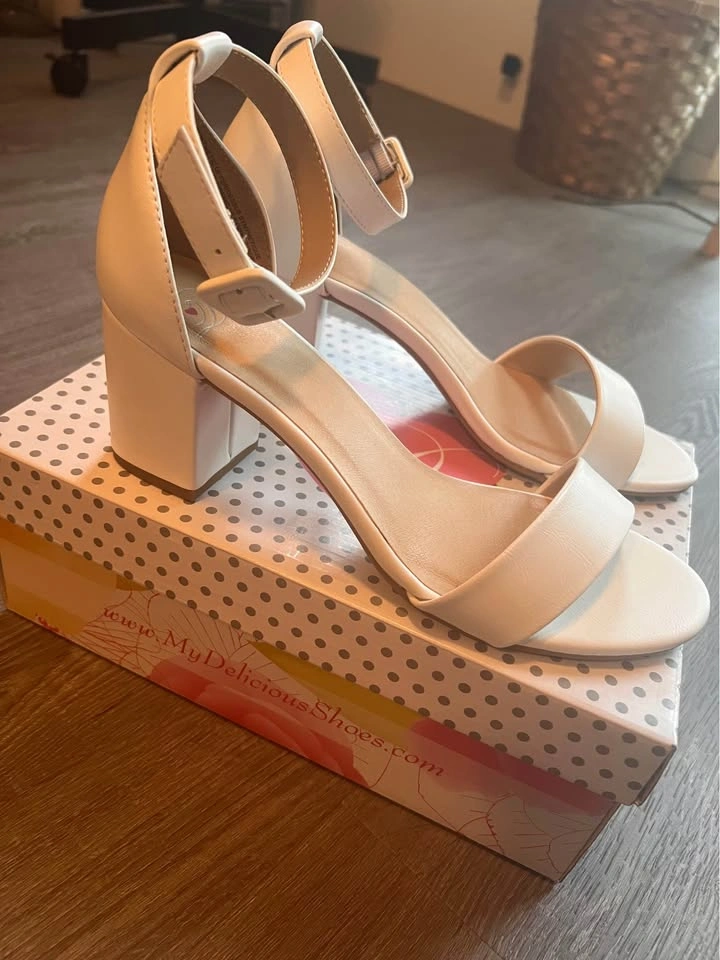 Size 8.5 - New White Block Heels - Pickup in Cochrane - photo 2
