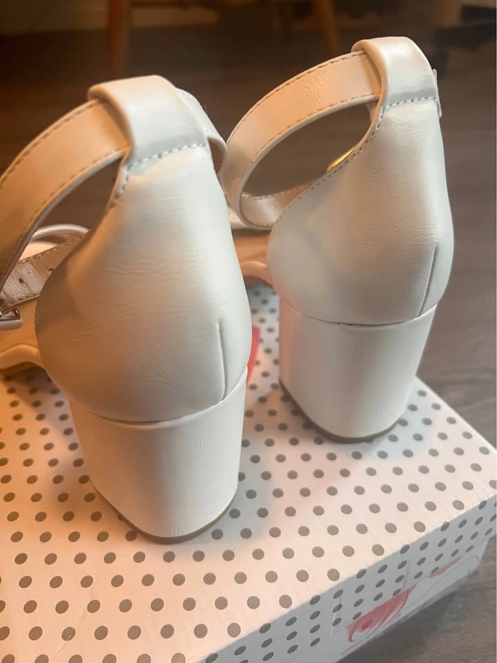 Size 8.5 - New White Block Heels - Pickup in Cochrane - photo 3