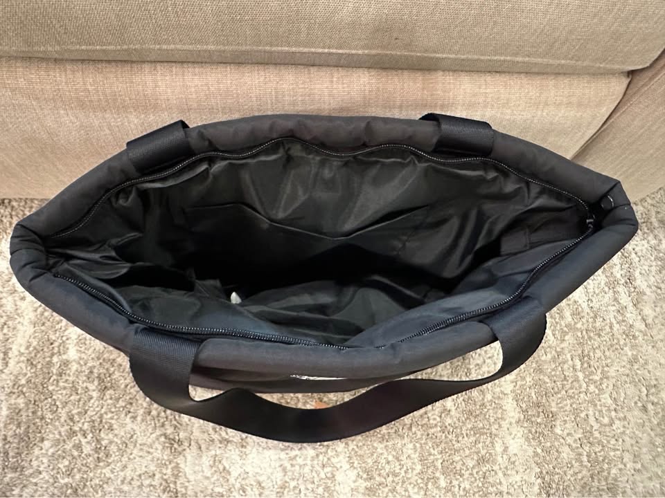 VS Pink Puffer Duffle Bag - BNWT - photo 3