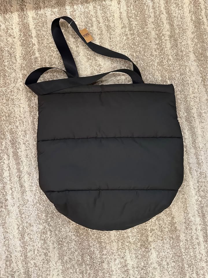 VS Pink Puffer Duffle Bag - BNWT - photo 5