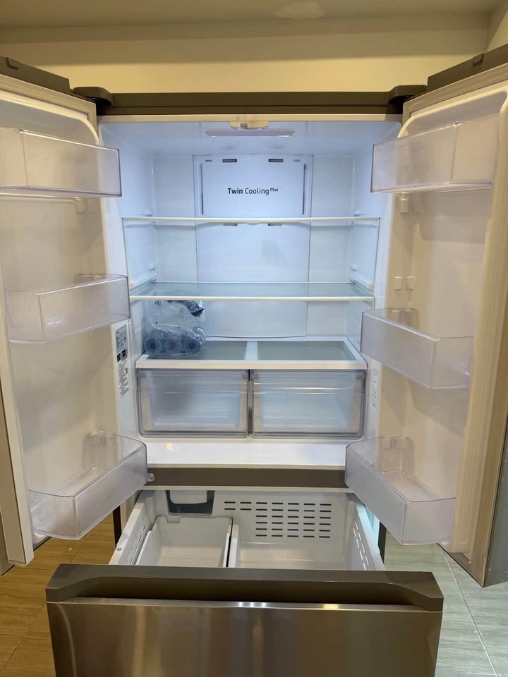 Samsung RF18A5101SR French Door Refrigerator - photo 2
