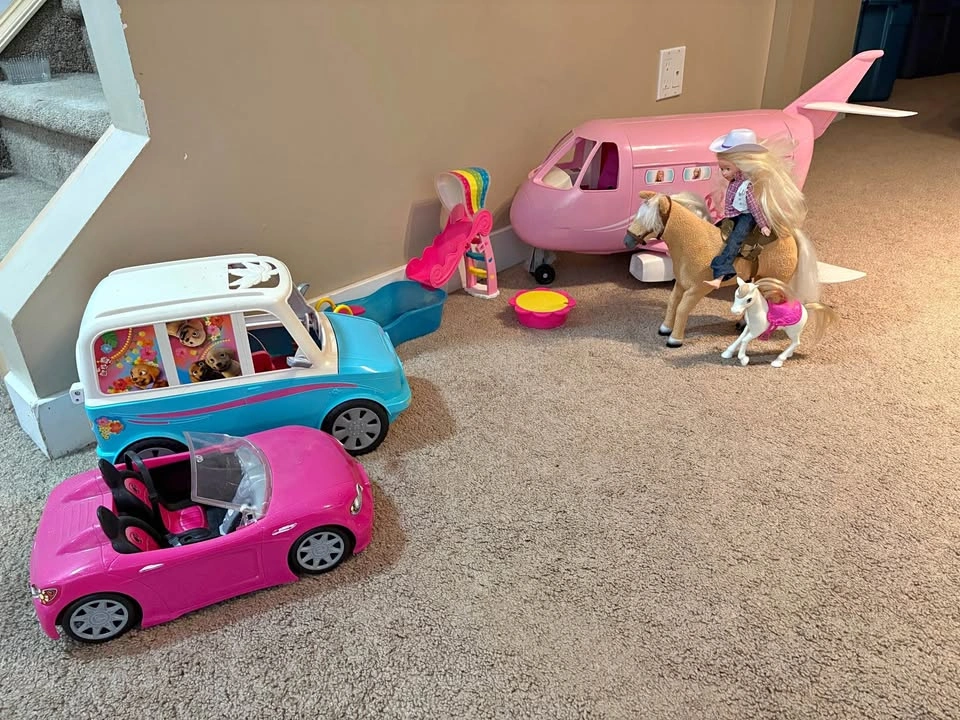 Barbie Playsets/Vehicles/Doll
