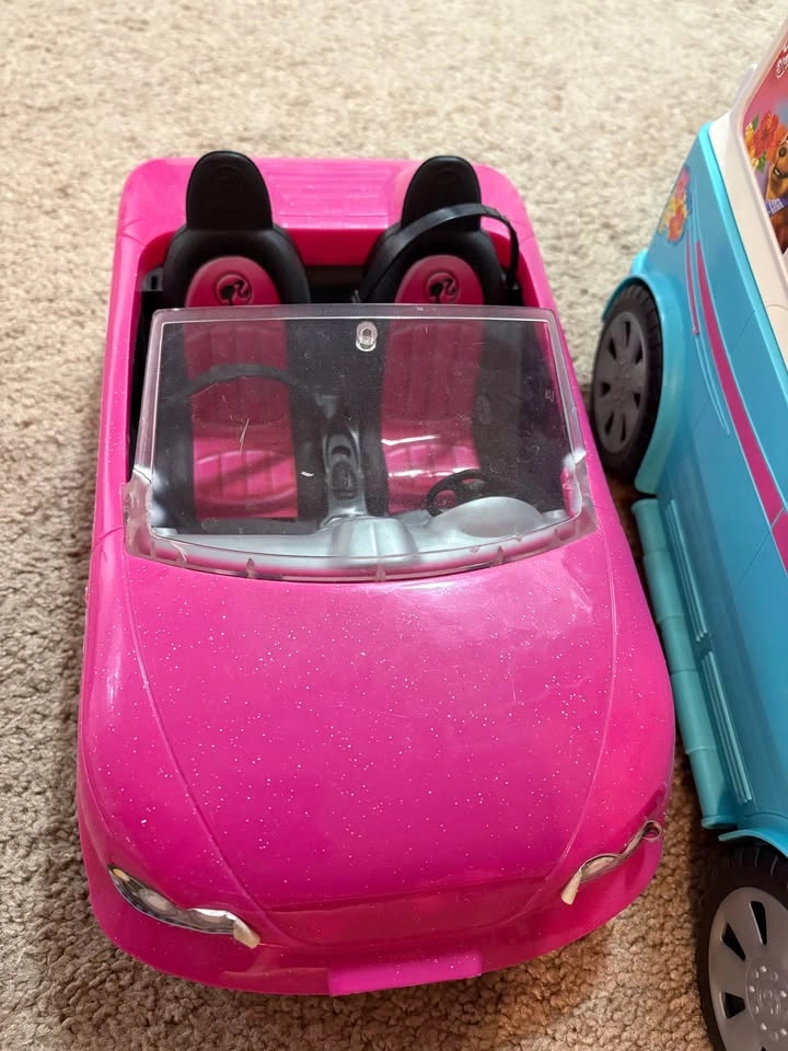 Barbie Playsets/Vehicles/Doll - photo 2