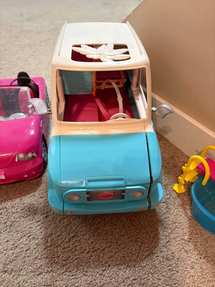 Barbie Playsets/Vehicles/Doll - photo 3