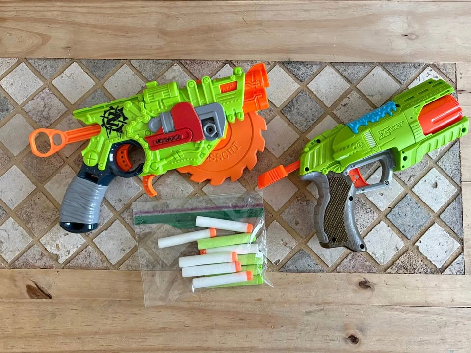 Nerf Zombie Strike + XShot gun w/darts