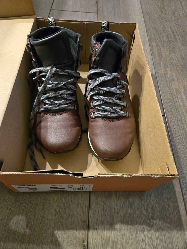 Merrell Alpine Hiker Boots Women's US 9.5