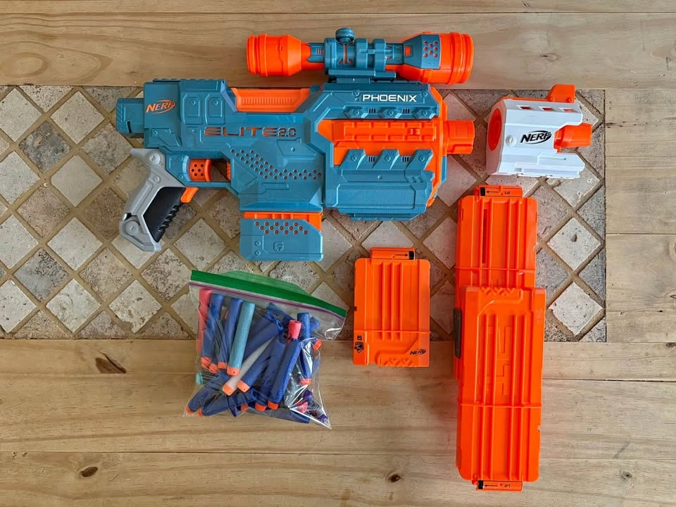 Nerf Phoenix w/darts & dart cartridges + attachment