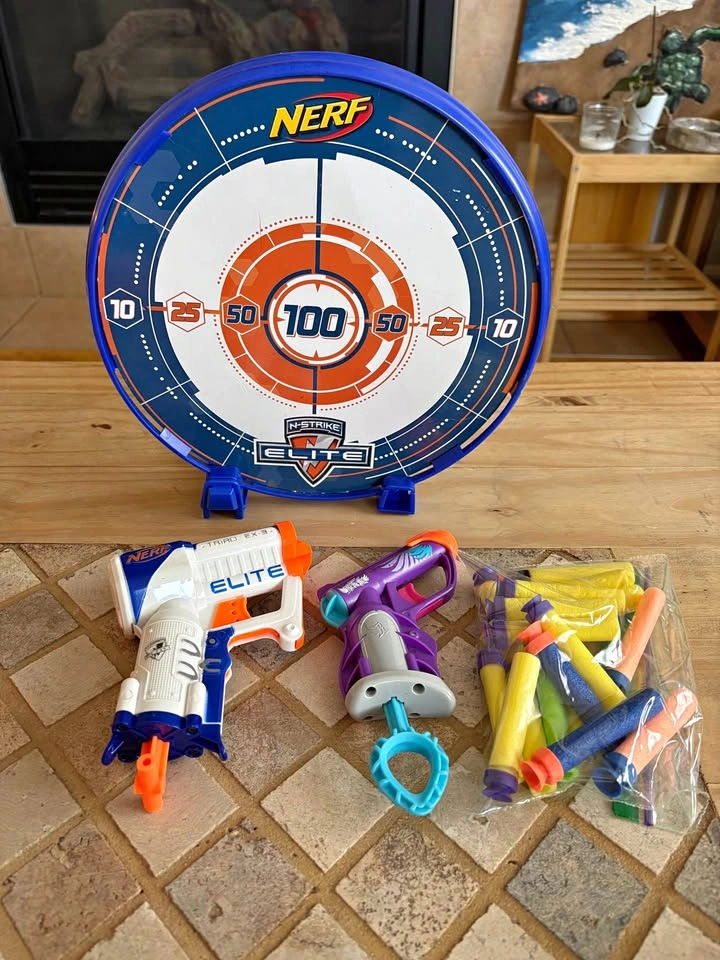 Nerf Elite w/Target & Darts