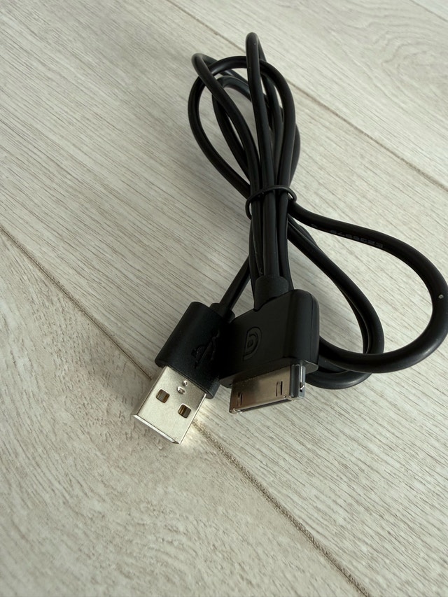 Samsung 30-Pin USB Charging Cable - photo 2