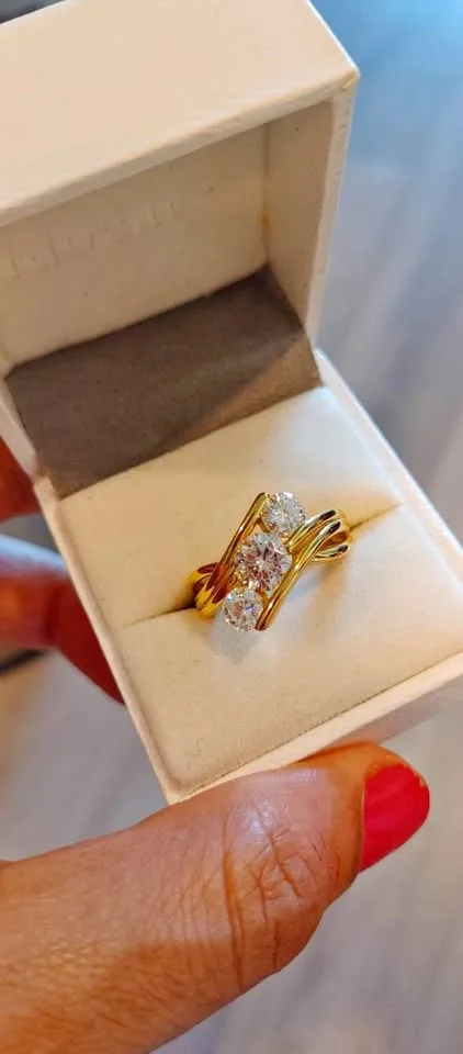Brand new size 8, 2 ct lab made diamond cultivated ring thumbnail