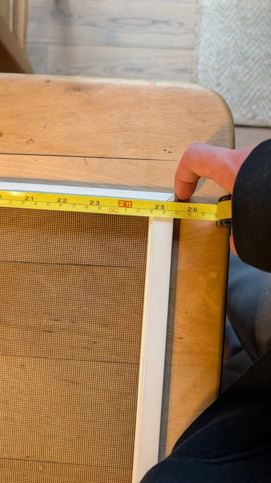 White Aluminum Window Screen - 15 3/4" x 25 1/4" - photo 2