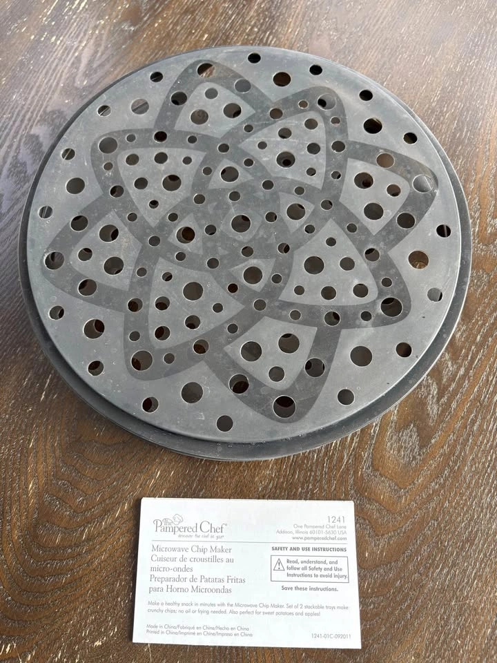 Pampered Chef Microwave Chip Maker - photo 2