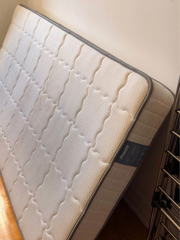 Moxzzz Mattress - Great Condition - photo 4