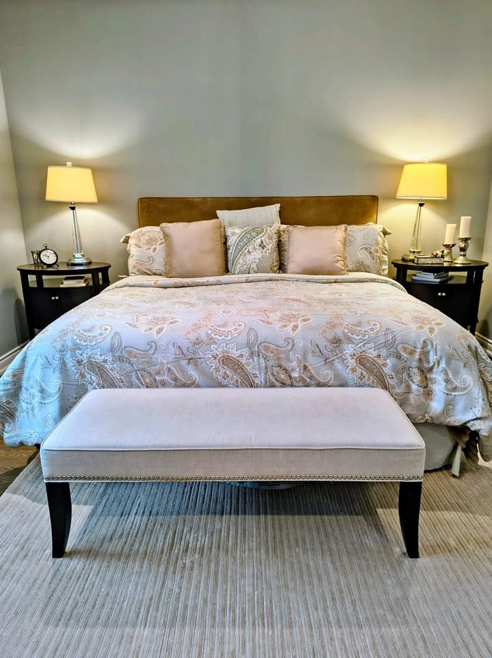 King Size Bedroom Set: Headboard, Nightstands, Frame, Bench