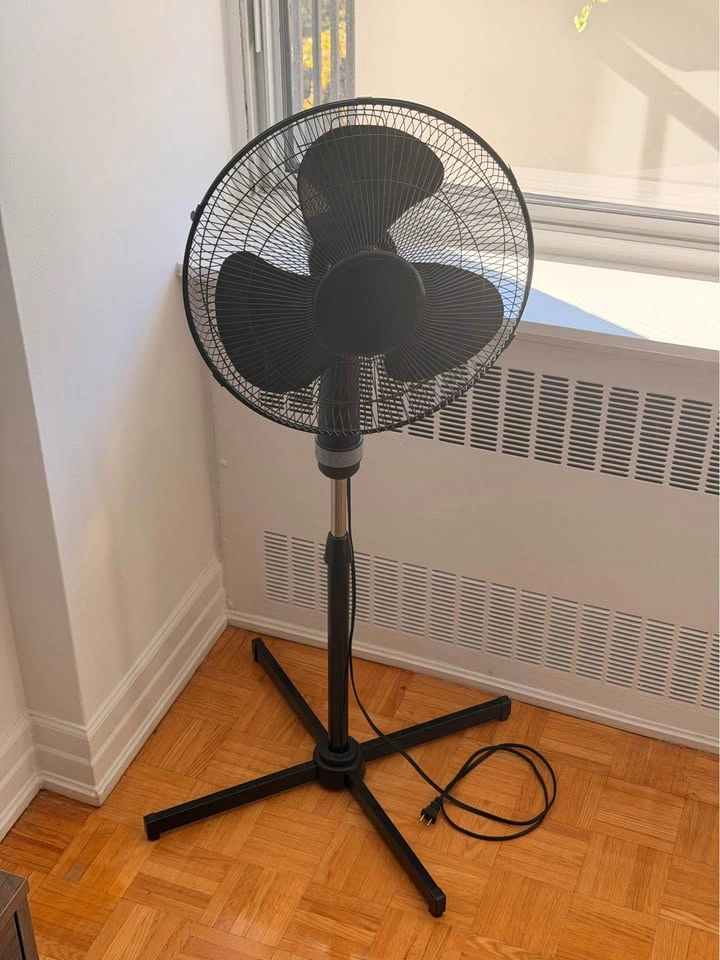 Pedestal Fan — Like New - photo 2