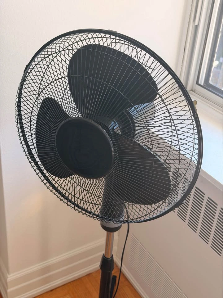 Pedestal Fan — Like New - photo 3