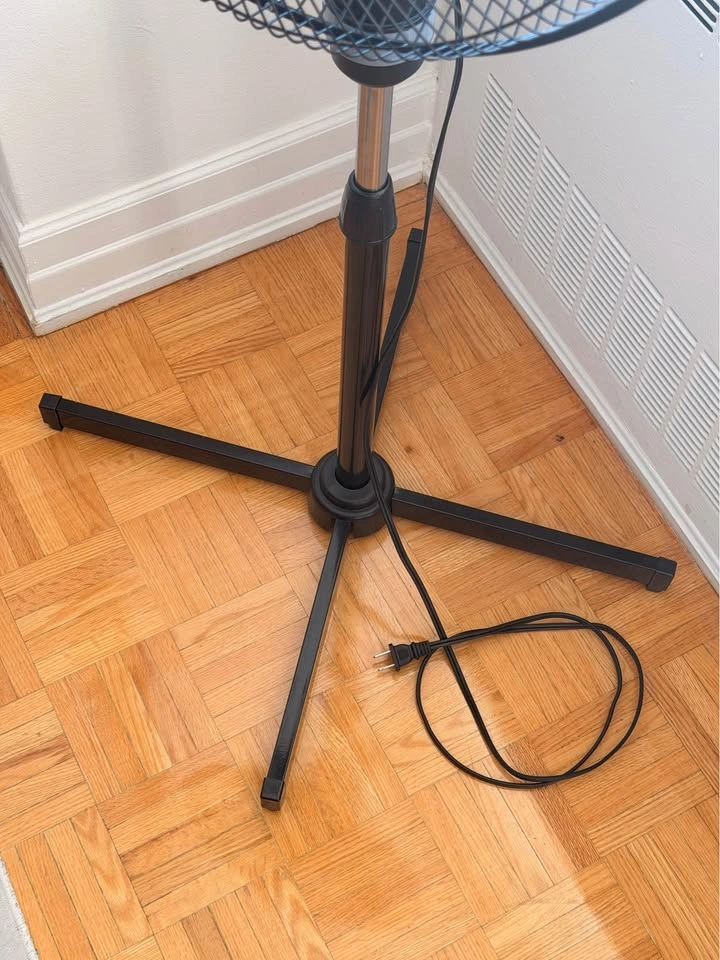 Pedestal Fan — Like New - photo 4