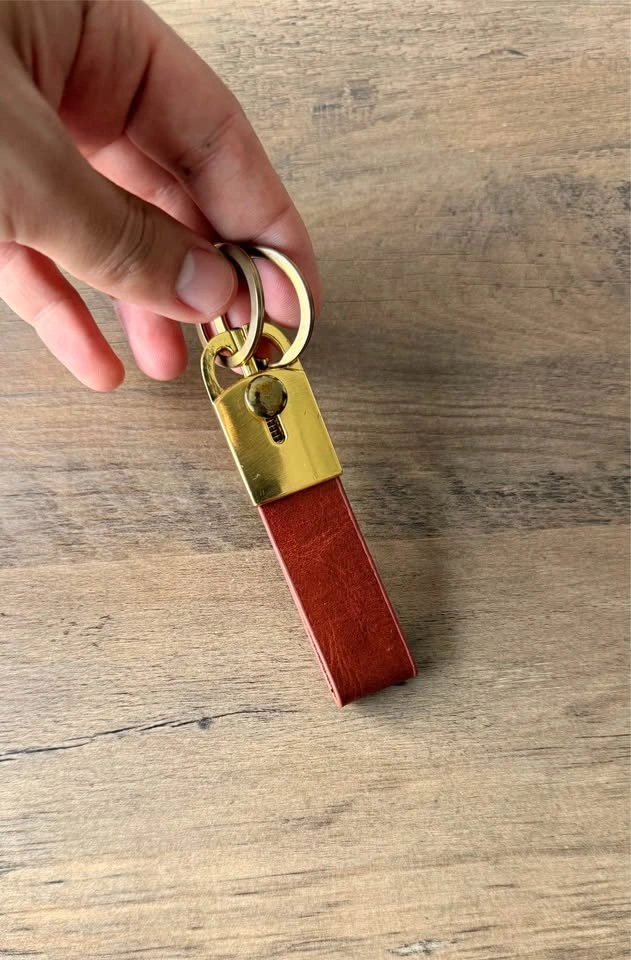 Leather Keychain — New - photo 3