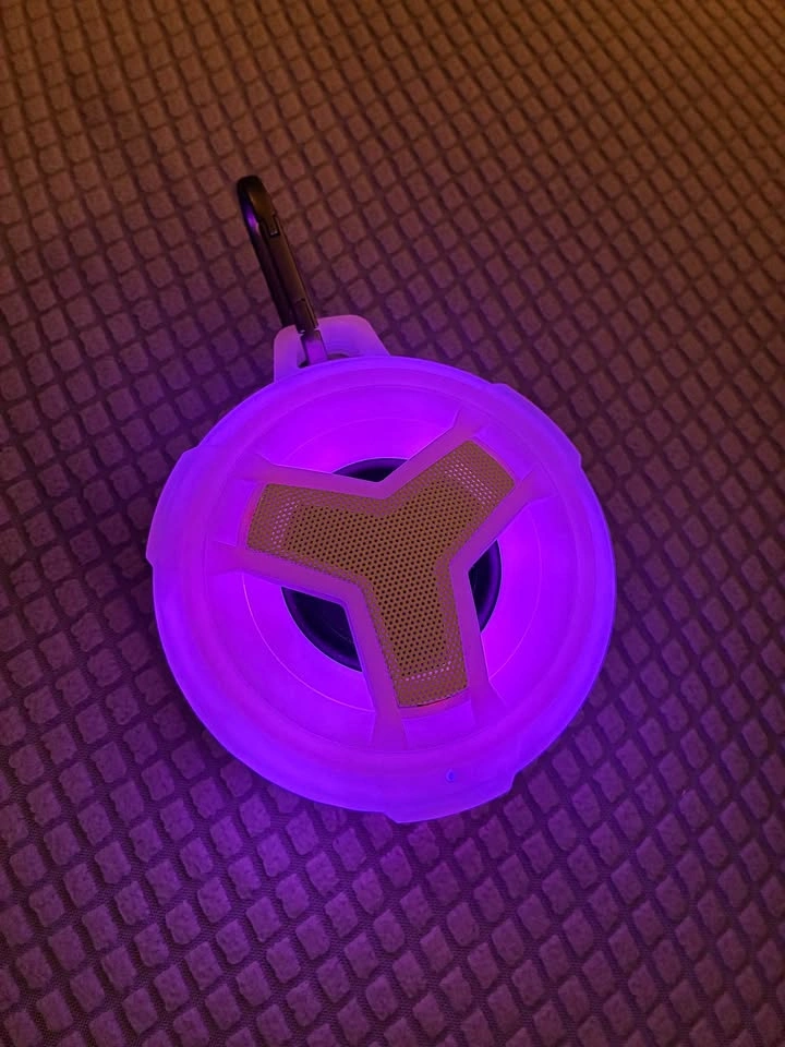 Waterproof portable speaker with LED light - photo 3