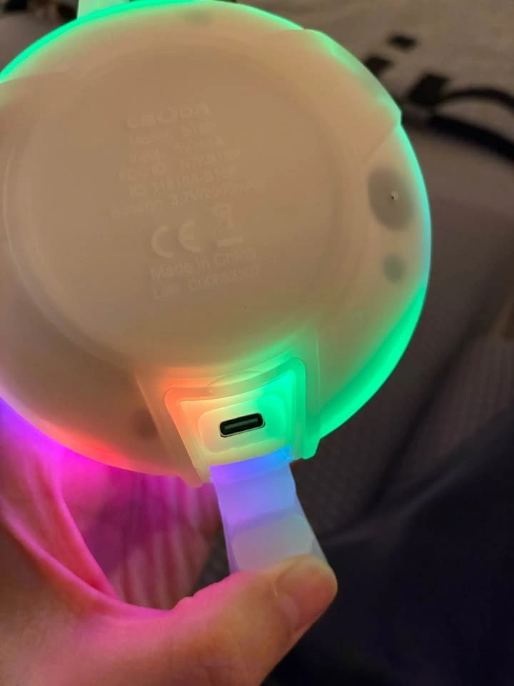 Waterproof portable speaker with LED light - photo 4