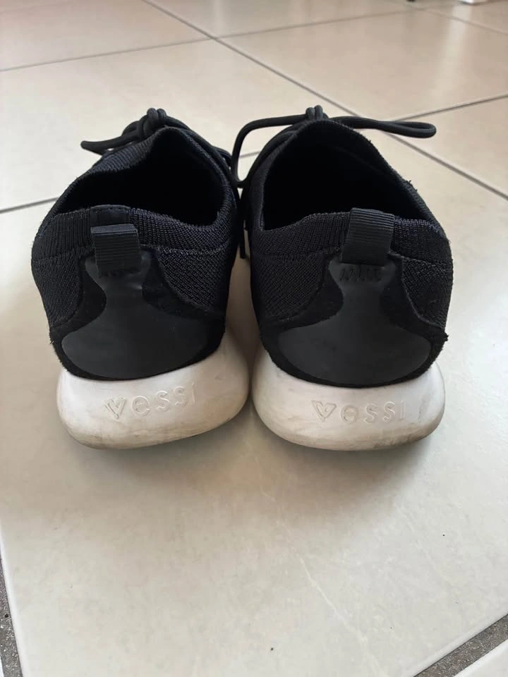 Vessi 100% waterproof shoes size 9 - photo 4