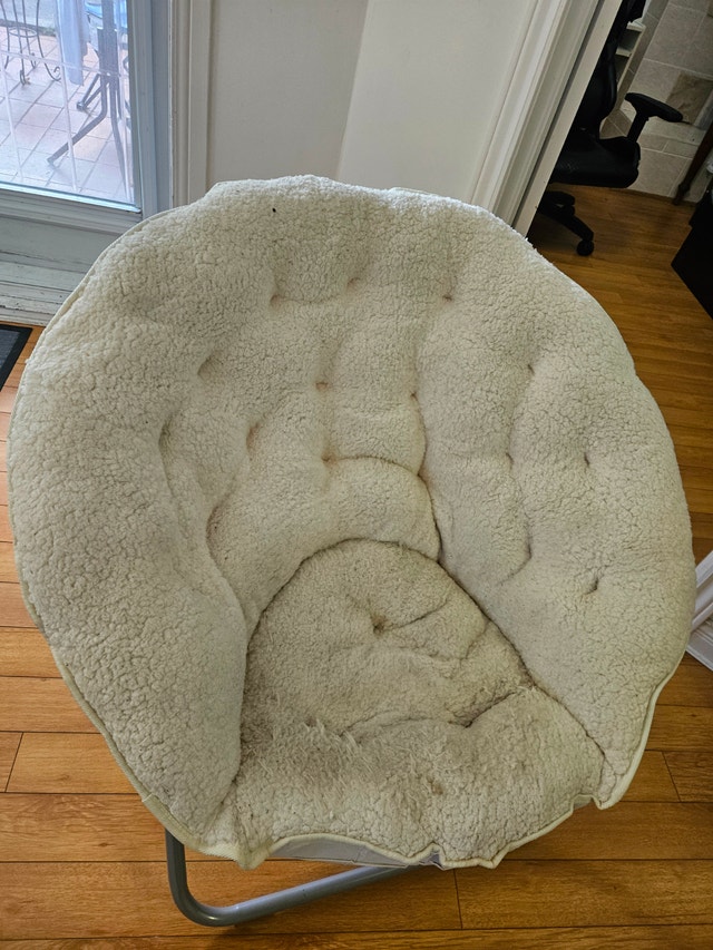 Mainstays Oversized Saucer Chair – $15
