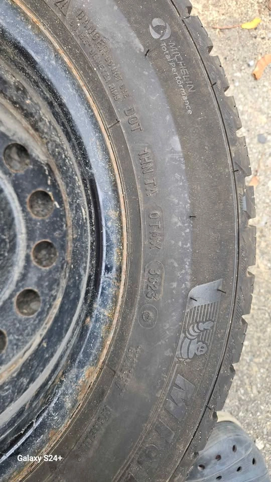 Michelin X-Ice Snow - 195/65 R15 Winter Tires on Steel Rim - photo 3