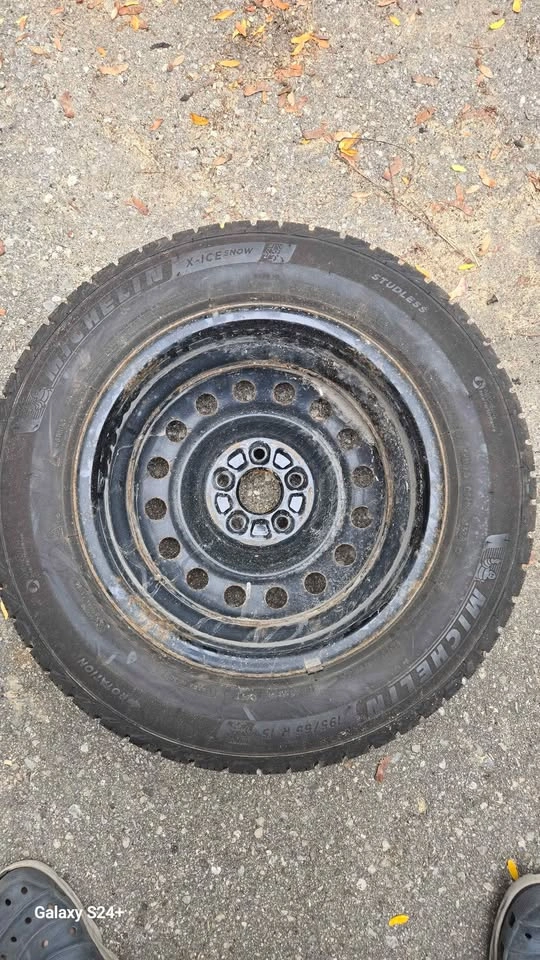 Michelin X-Ice Snow - 195/65 R15 Winter Tires on Steel Rim - photo 4