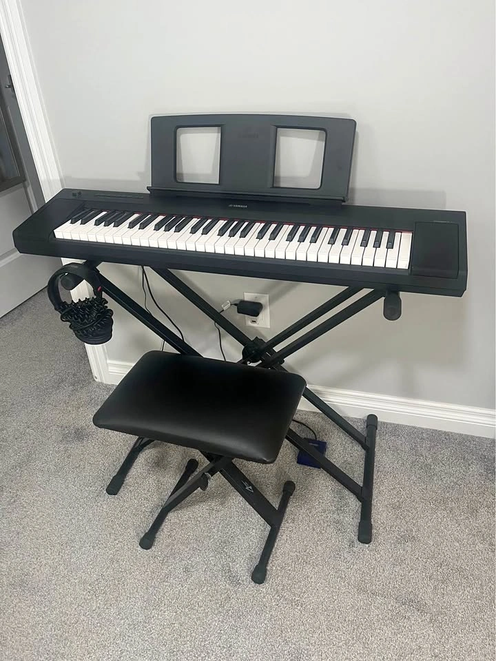 Brand New Yamaha NP-15 Piano Keyboard 61 Keys Bundle