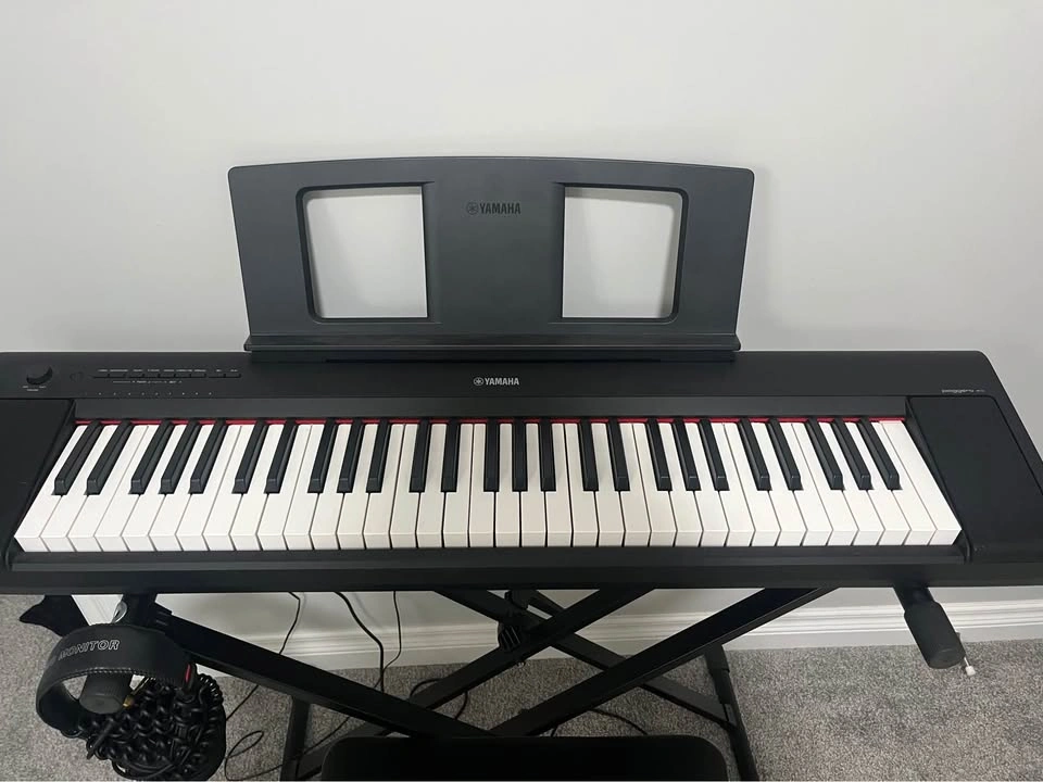 Brand New Yamaha NP-15 Piano Keyboard 61 Keys Bundle - photo 2