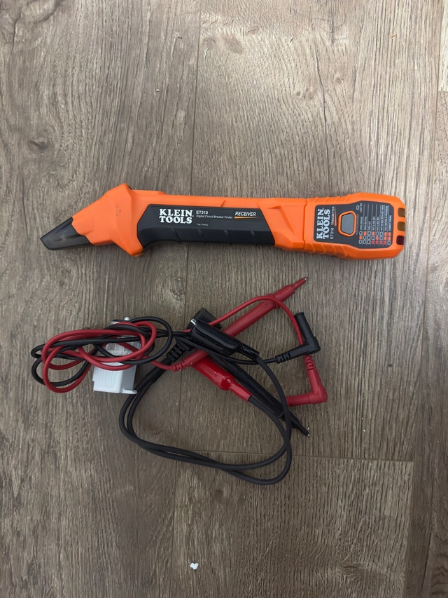 Klein Tools ET310 Digital Circuit Breaker Finder