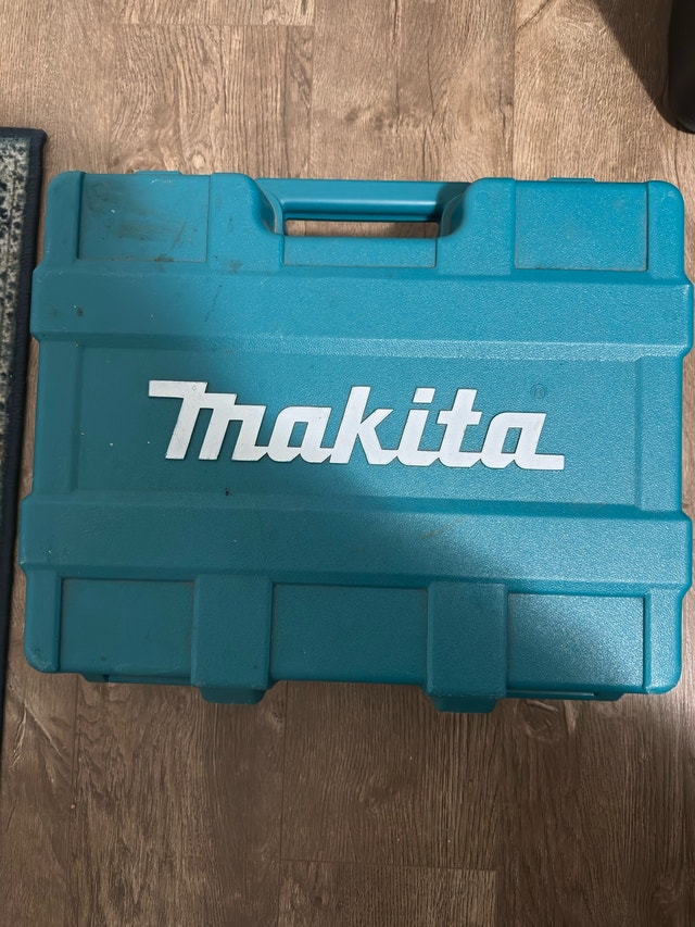 Makita Brushless Cordless Drill and Impact Driver Kit - photo 2