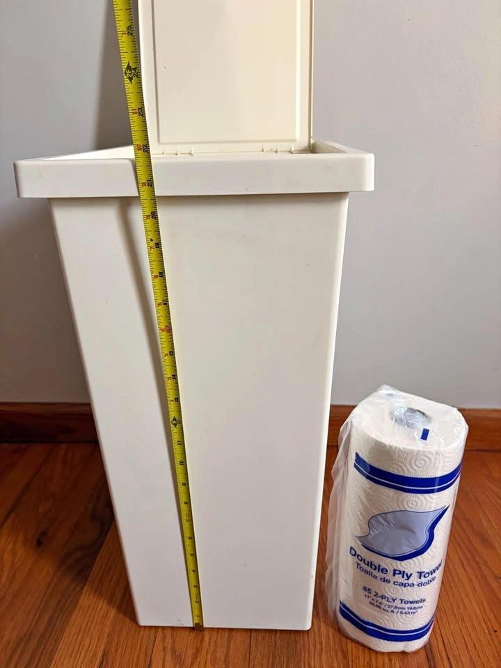 Medium/Large ish trash bin