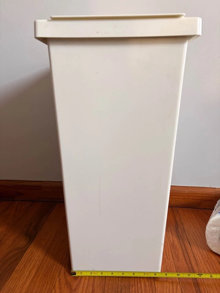 Medium/Large ish trash bin - photo 5
