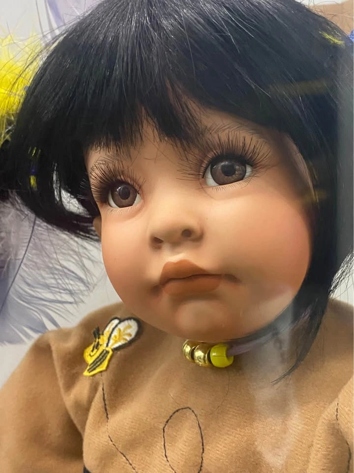 Paradise Galleries Collectible Porcelain Doll with Case - photo 5