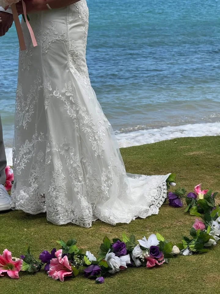 wedding dress size Medium image indicator(2)