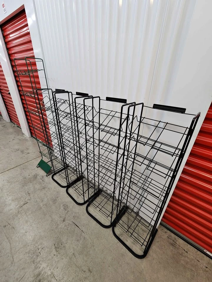 🇨🇦  Lot of 5 Metal Wire Retail Display Racks
