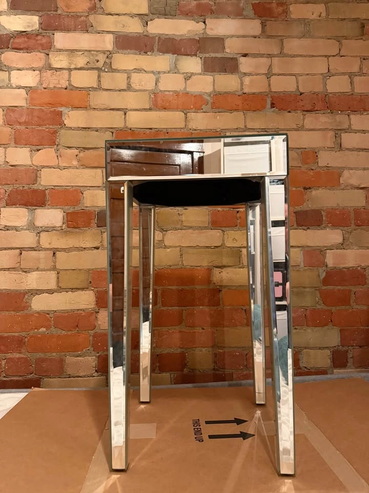 Glass Mirrored Side Table - photo 2