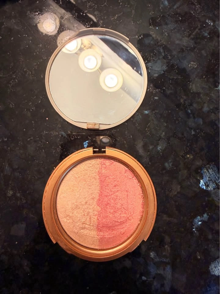 Too Faced Glow Highlighter - photo 2