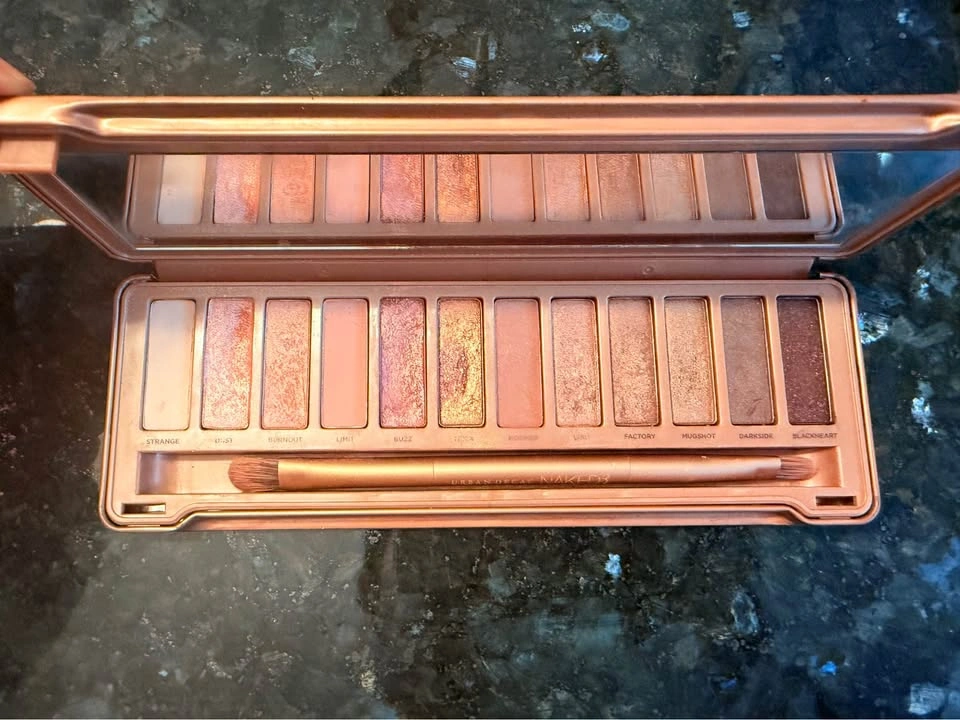 urban decay naked3 eyeshadow - photo 2