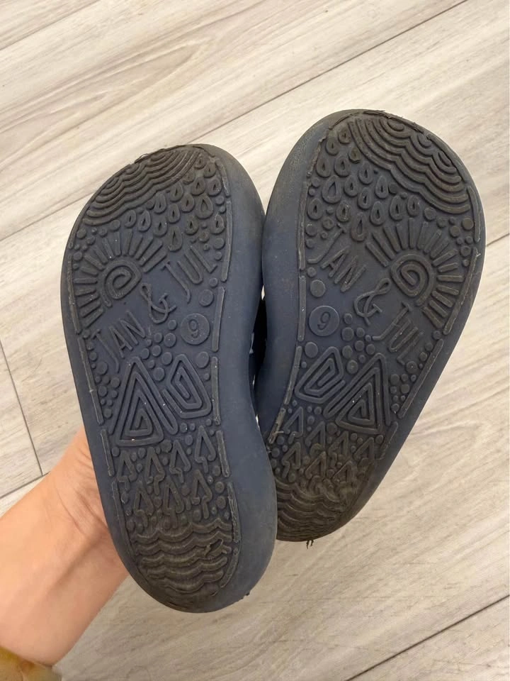 Jan and Jul water shoes Size 9 - photo 2