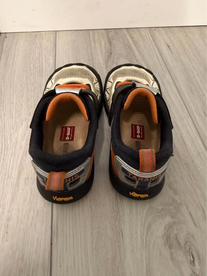 Taranis kids shoes size 9.5/9 - photo 3