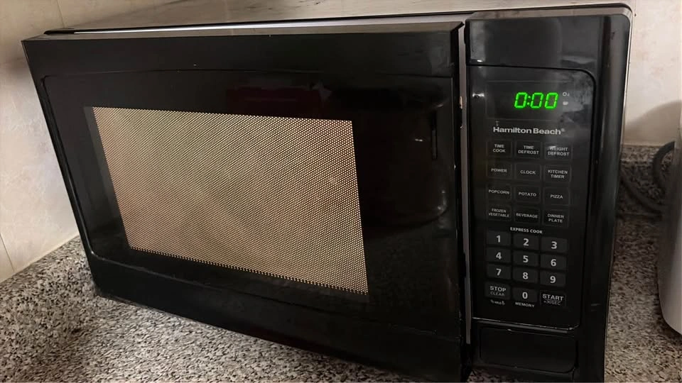 Hamilton Beach Microwave - photo 2