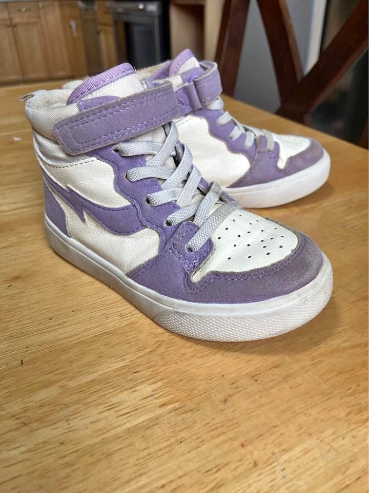 Girls shoes size 10