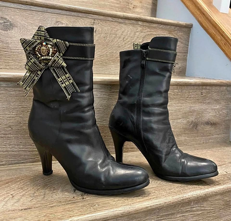 Leather short boots with fur lining 6.5