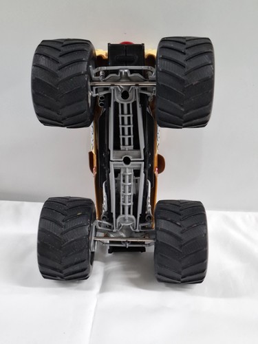 Hot Wheels Monster Jam Monster Mutt 1:24 Scale Diecast (2004) - photo 4