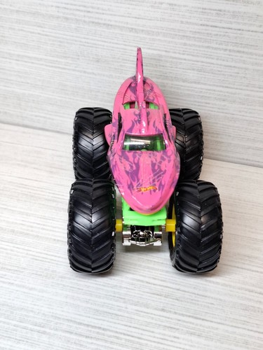 Hot Wheels Monster Trucks Color Shifters Shark Wreak Pink Green - photo 3