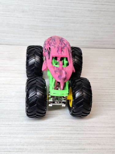 Hot Wheels Monster Trucks Color Shifters Shark Wreak Pink Green - photo 4